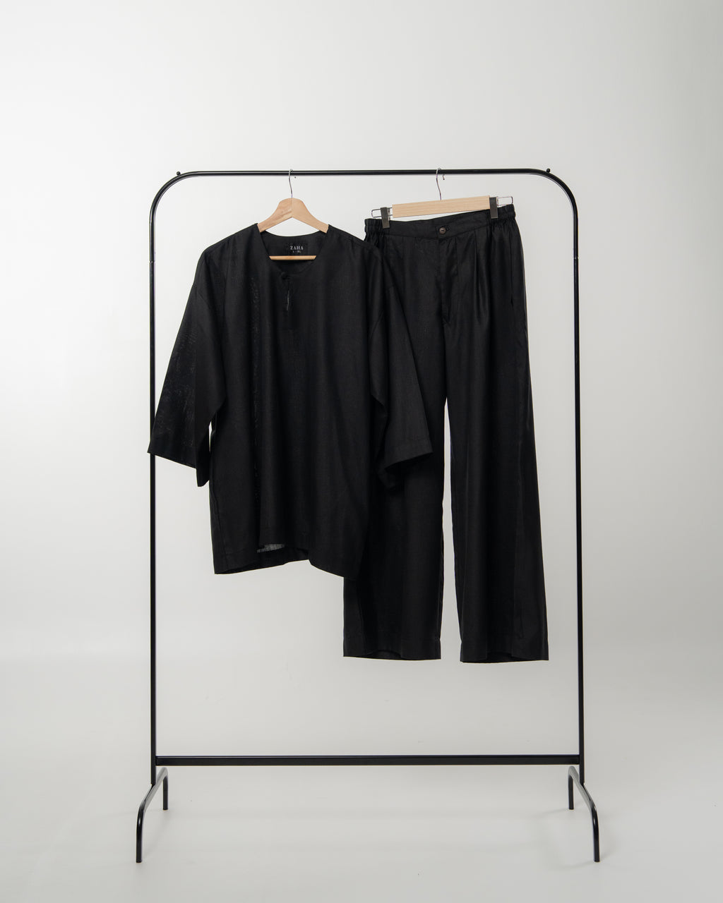 ARJUNA IN LINEN BLACK