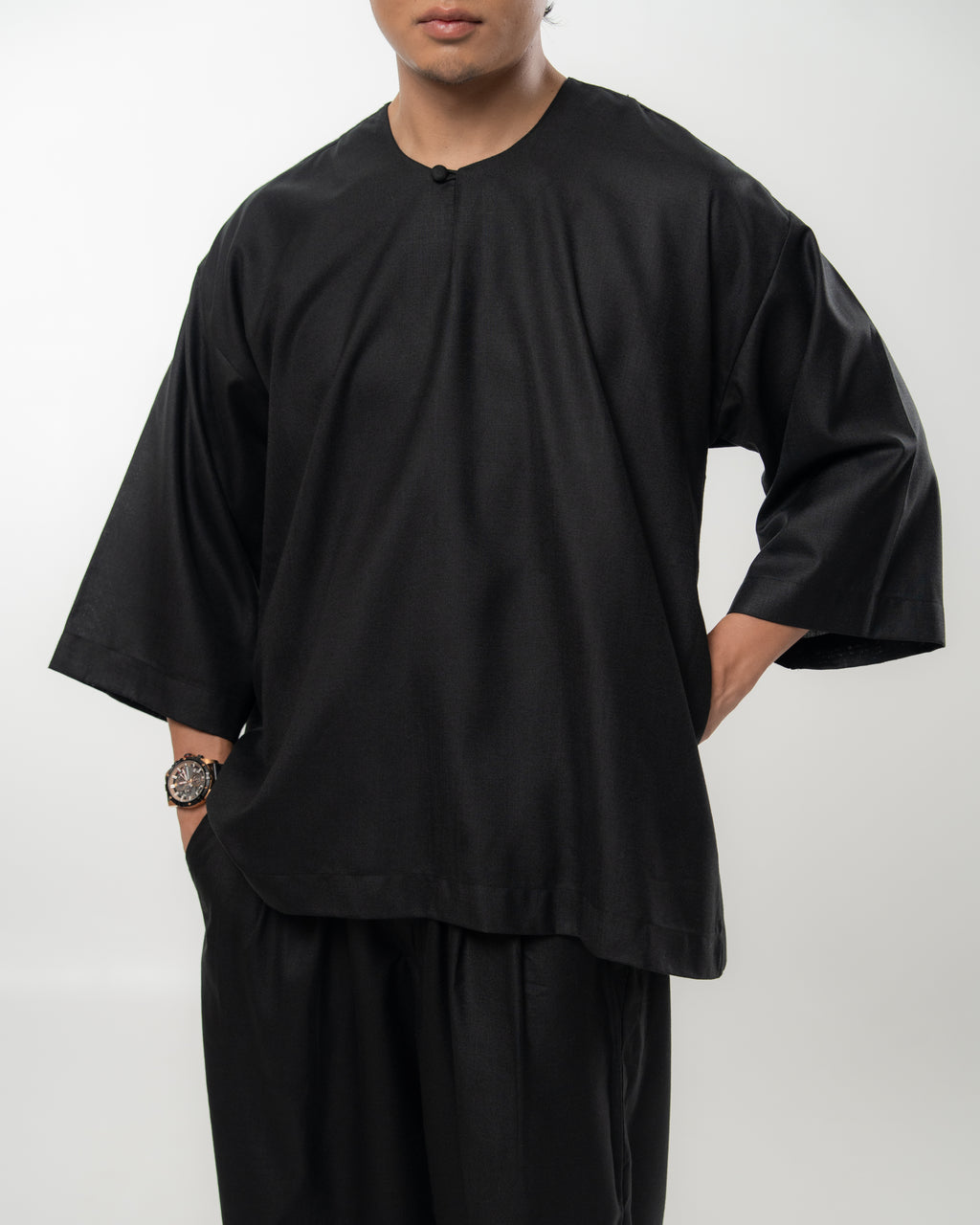 ARJUNA IN LINEN BLACK
