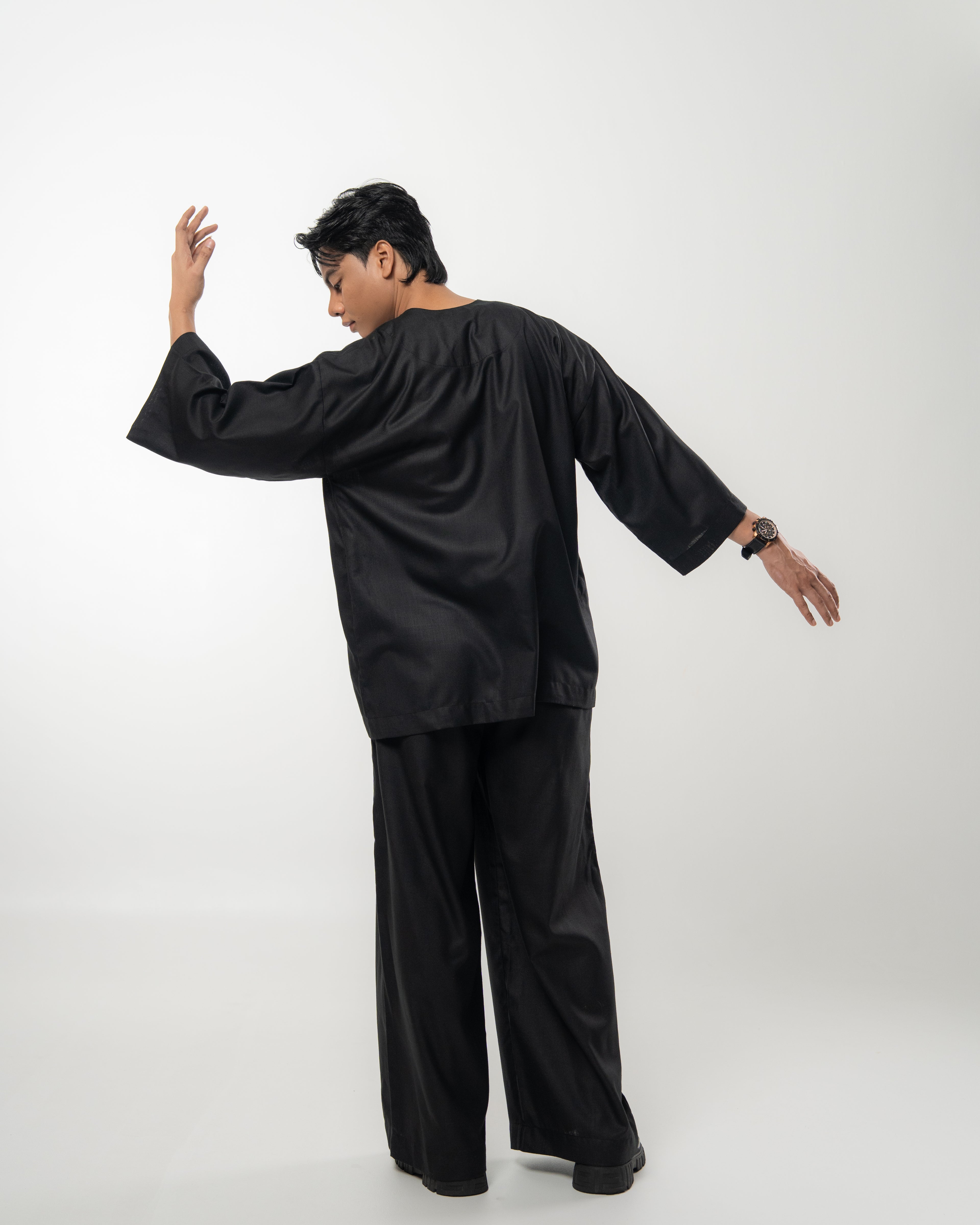 ARJUNA IN LINEN BLACK