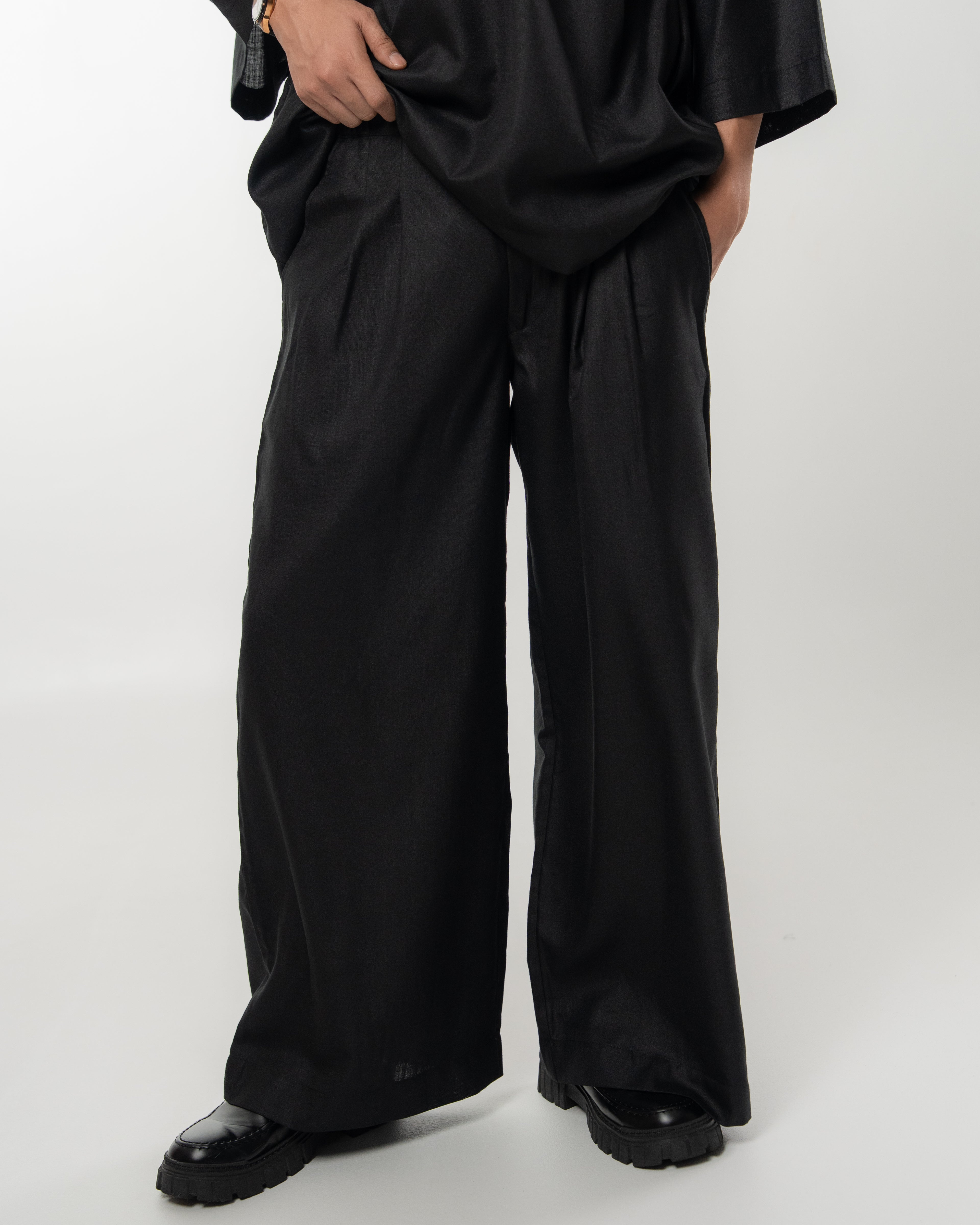 ARJUNA IN LINEN BLACK